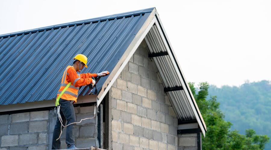 Professional gutter cleaning in Tryon, NC